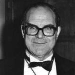 Juli&aacute;n Mar&iacute;as