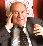 Juli&aacute;n Mar&iacute;as