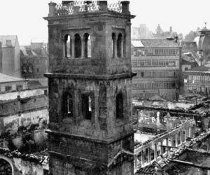 Oviedo 13 octubre 1934: quema intencionada de la Universidad queda destruida su biblioteca de 50.000 libros impresos